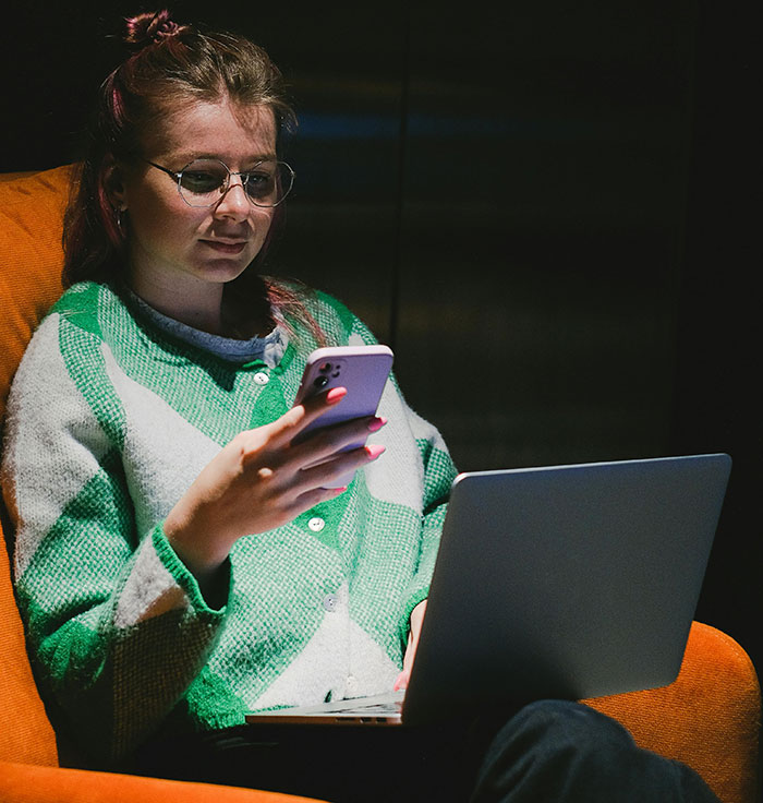 Guy Refuses To Keep Waking Up His GF, She Loses Her Job: "Started Shrieking" Guy Refuses To Keep Waking Up His GF, She Loses Her Job: "Started Shrieking"