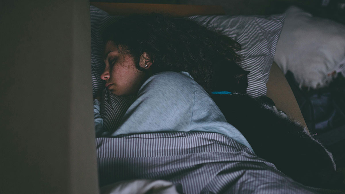 Guy Refuses To Keep Waking Up His GF, She Loses Her Job: “Started Shrieking”