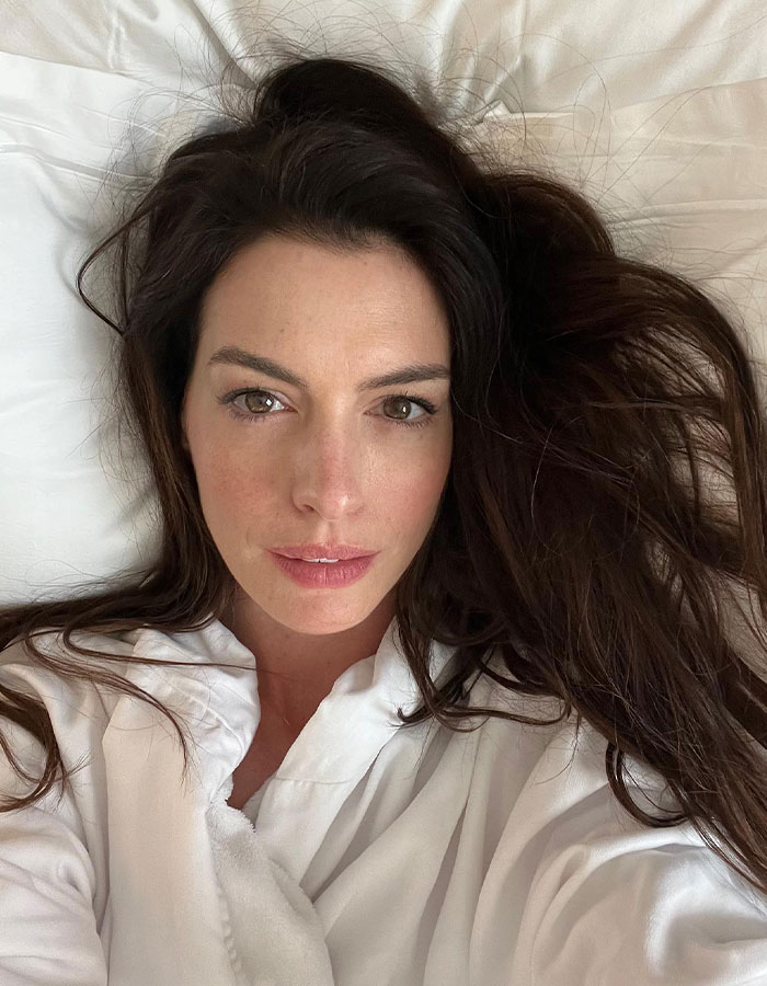 Hairstylist Recalls “Worst Experience” Working With Anne Hathaway Amid Public Backlash Hairstylist Recalls “Worst Experience” Working With Anne Hathaway Amid Public Backlash