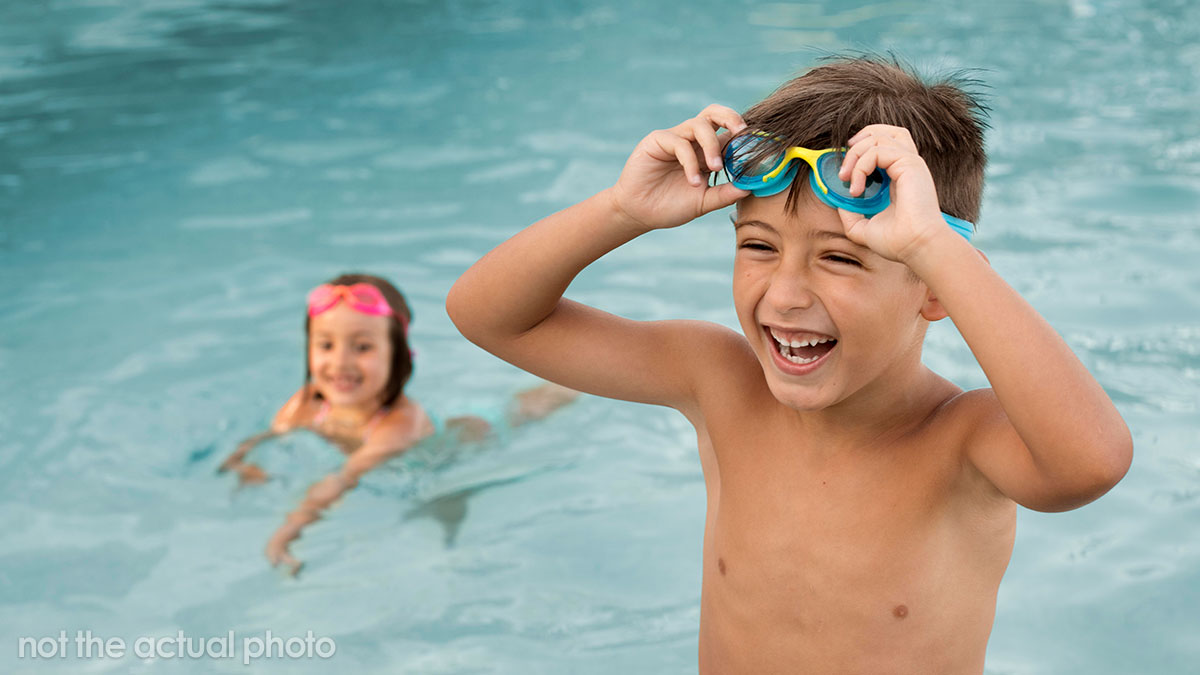 “20 Mins And No Signal Of The Father”: Guy Doesn’t Pick Kids Up From Public Pool After Closing