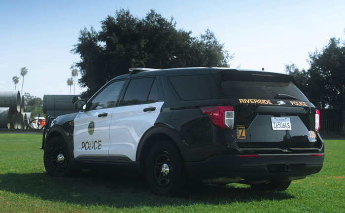 "20 Mins And No Signal Of The Father": Guy Doesn't Pick Kids Up From Public Pool After Closing "20 Mins And No Signal Of The Father": Guy Doesn't Pick Kids Up From Public Pool After Closing