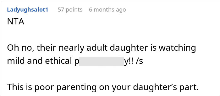 Reddit comment criticizing parenting, highlighting generational conflict in scolding situation. Reddit comment criticizing parenting, highlighting generational conflict in scolding situation.