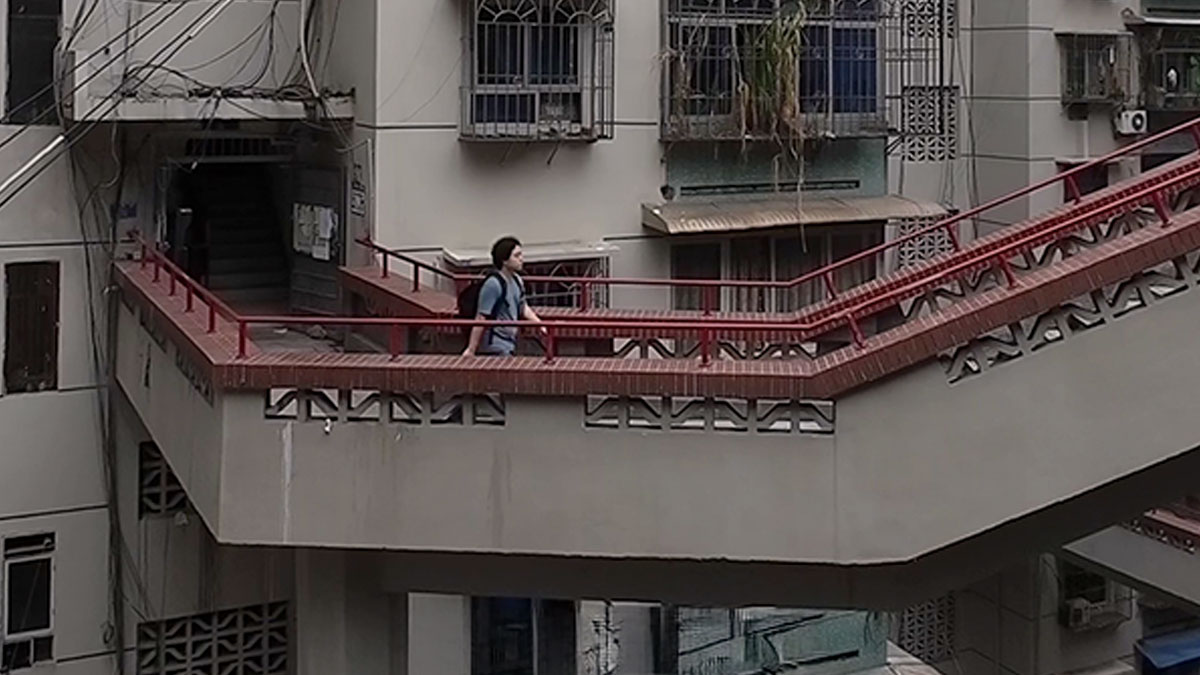 Man Shares What Daily Commute In Chongqing Looks Like, People Are Shocked And Horrified