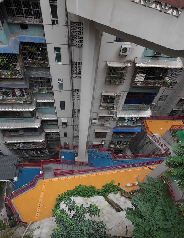 Man Shares What Daily Commute In Chongqing Looks Like, People Are Shocked And Horrified Man Shares What Daily Commute In Chongqing Looks Like, People Are Shocked And Horrified