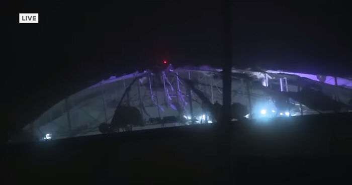 Stadium’s Roof Ripped Off By Hurricane Milton While First Responders Were Inside In Chilling Clip