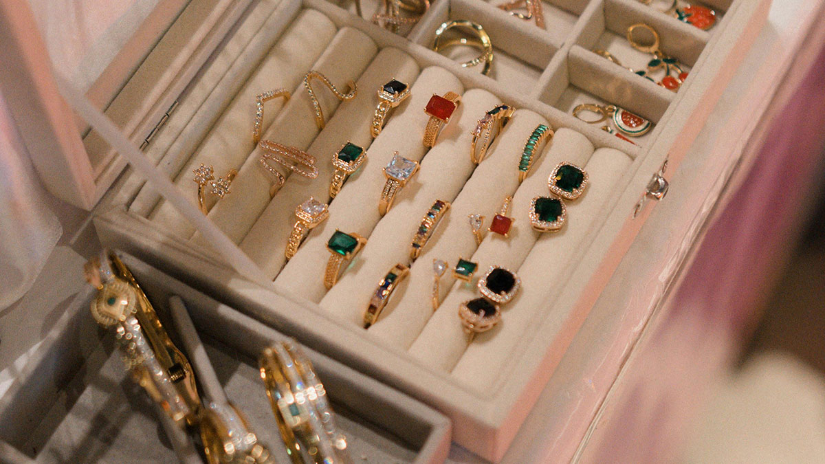 18YO Steals $6K Worth Of Things From Friend’s House, Parents Worry About Teen’s Future