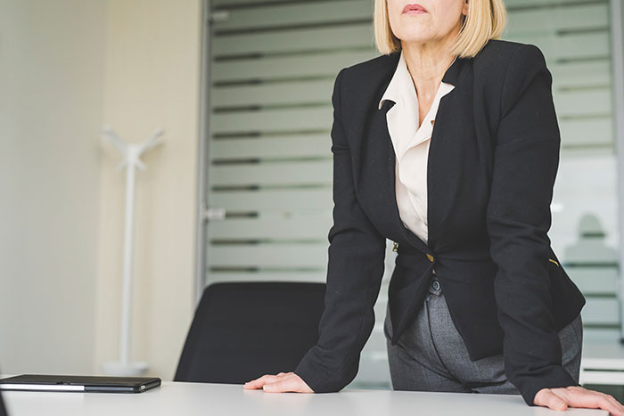 New Boss Bans Overtime, Watches In Horror As Employee Walks Out In The Middle Of Crisis New Boss Bans Overtime, Watches In Horror As Employee Walks Out In The Middle Of Crisis