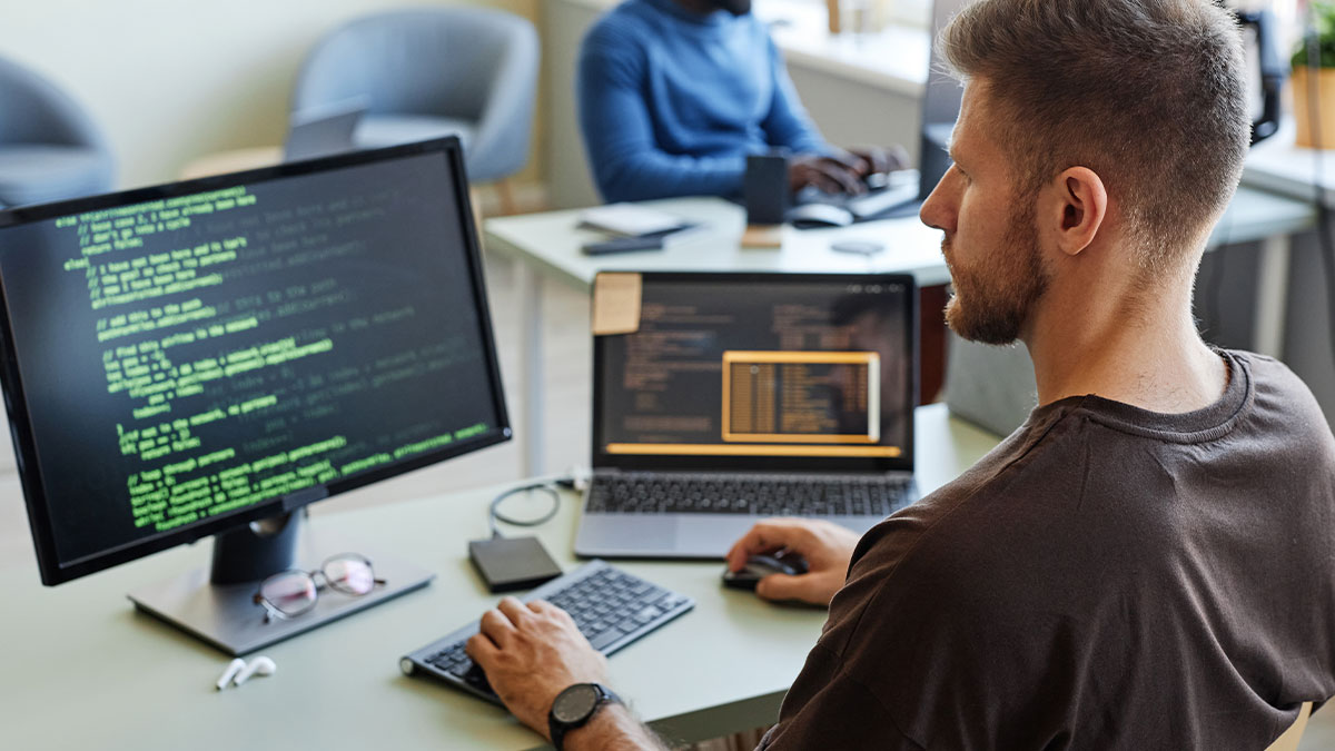 New Boss Bans Overtime, Watches In Horror As Employee Walks Out In The Middle Of Crisis