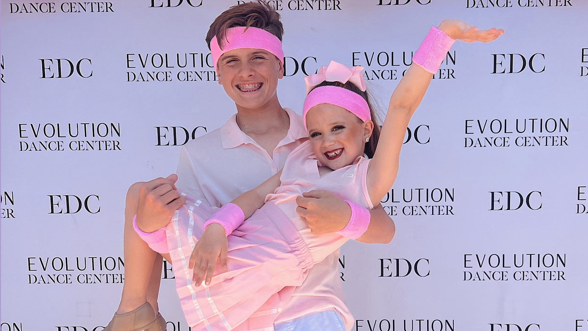 Teen Comes Out To Dance With His Little Sister When Dad Can’t Make It To The Father-Daughter Dance