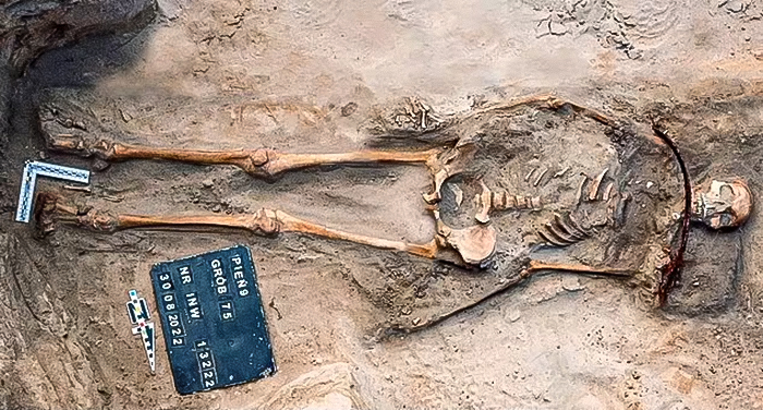Archaeologists Reveal How A Mysterious “Real-Life Vampire” May Have Spent Her Final Moments Archaeologists Reveal How A Mysterious “Real-Life Vampire” May Have Spent Her Final Moments