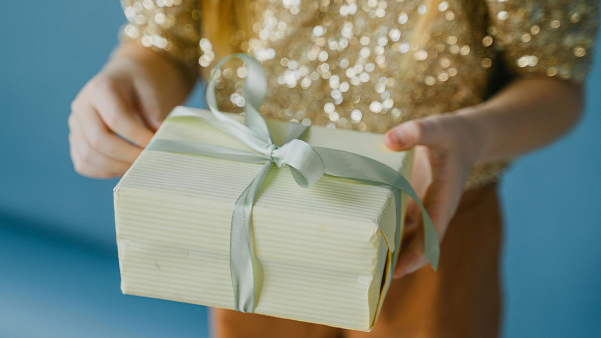 Woman Finds It Strange That Her Bestie Didn’t Invite Her To Her B-Day Party, Thinks Of Ending It