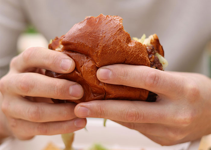 Vegan Host Pushes Her Thanksgiving Menu, Friends Serve Her An RSVP Nightmare In Return Vegan Host Pushes Her Thanksgiving Menu, Friends Serve Her An RSVP Nightmare In Return