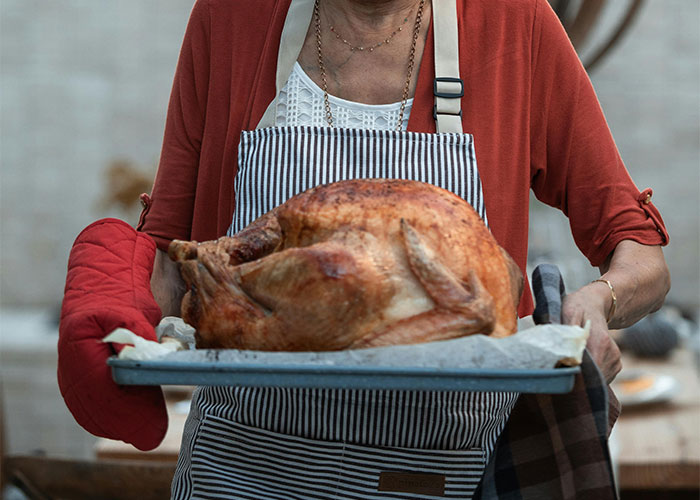Vegan Host Pushes Her Thanksgiving Menu, Friends Serve Her An RSVP Nightmare In Return Vegan Host Pushes Her Thanksgiving Menu, Friends Serve Her An RSVP Nightmare In Return