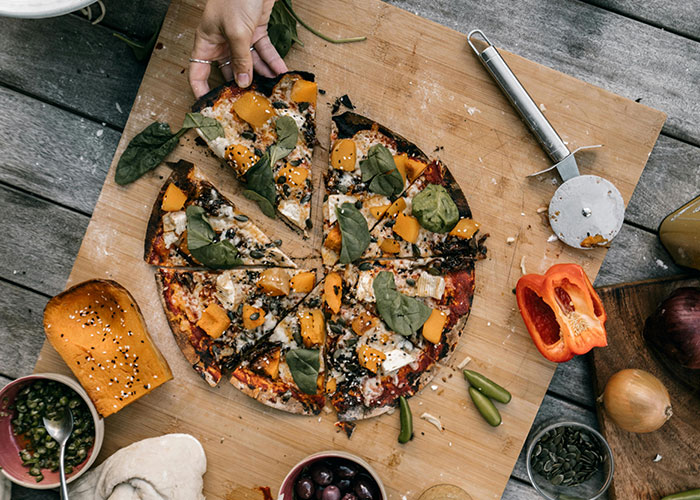 Vegan Host Pushes Her Thanksgiving Menu, Friends Serve Her An RSVP Nightmare In Return Vegan Host Pushes Her Thanksgiving Menu, Friends Serve Her An RSVP Nightmare In Return