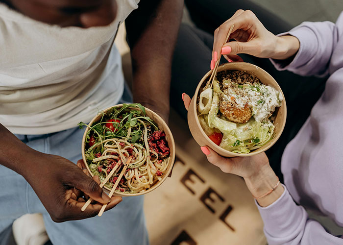 Vegan Host Pushes Her Thanksgiving Menu, Friends Serve Her An RSVP Nightmare In Return Vegan Host Pushes Her Thanksgiving Menu, Friends Serve Her An RSVP Nightmare In Return