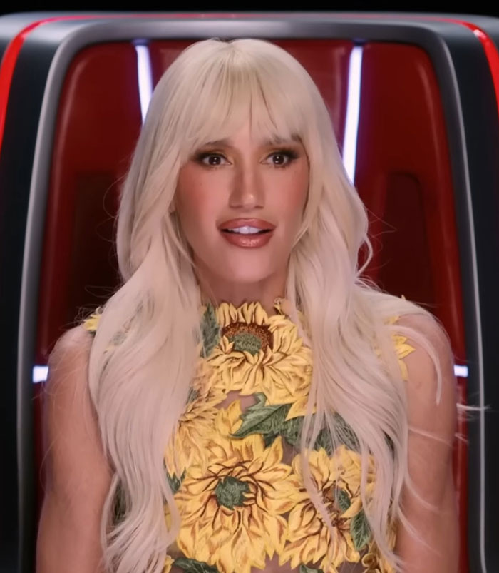 Fans Accuse Gwen Stefani Of Being "Unrecognizable" After She Debuts New Look: "Fire Your Stylist" Fans Accuse Gwen Stefani Of Being "Unrecognizable" After She Debuts New Look: "Fire Your Stylist"