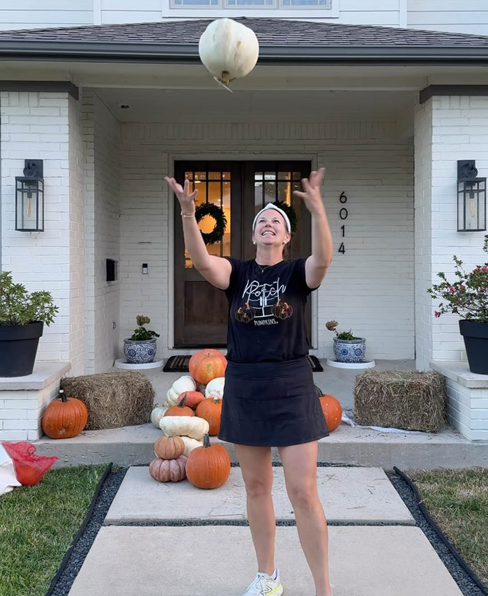 Mother Who Charges Over $1,000 For Halloween Pumpkin Displays Sparks Anger: "Ridiculous" Mother Who Charges Over $1,000 For Halloween Pumpkin Displays Sparks Anger: "Ridiculous"