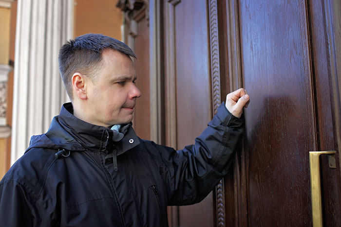 HOA Tries To Boss Around Man Who Doesn’t Belong To It, Regrets It When He Ruins Their View HOA Tries To Boss Around Man Who Doesn’t Belong To It, Regrets It When He Ruins Their View