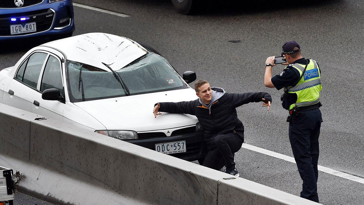 35 ‘Humans Of Capitalism’ Pics That Might Make You Laugh And Cry At The Same Time (New Pics)