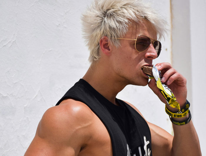 Man Wakes Up Wife As He Can't Find His Protein Bars, She Decides She's Had Enough Man Wakes Up Wife As He Can't Find His Protein Bars, She Decides She's Had Enough