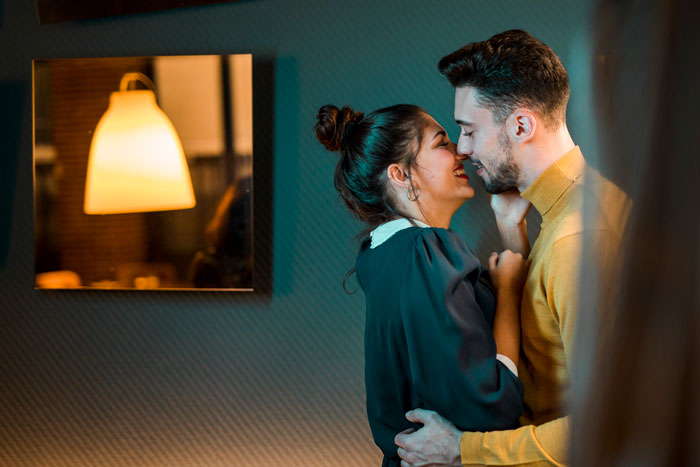 Husband Tries To “Fix” Marriage While Cozying Up To Mistress, Wife Has Had Enough Husband Tries To “Fix” Marriage While Cozying Up To Mistress, Wife Has Had Enough