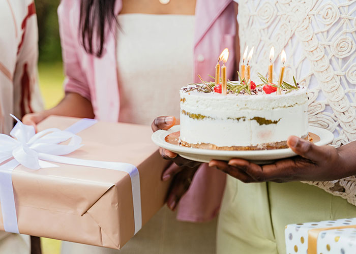 Husband Throws A Tantrum On Their Joint Birthday, Wife Decides She’s Never Baking Again Husband Throws A Tantrum On Their Joint Birthday, Wife Decides She’s Never Baking Again