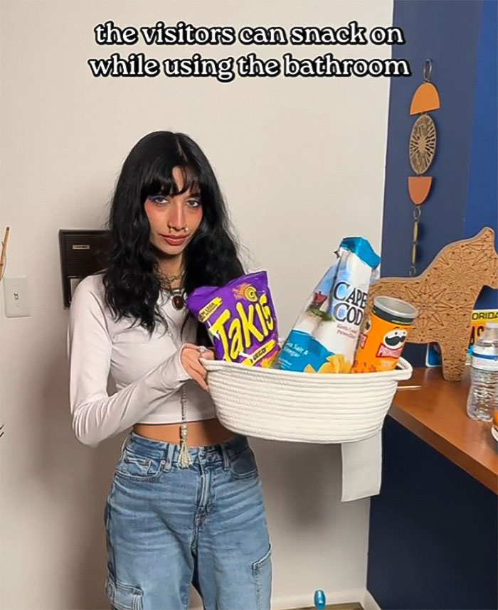 Exclusive: Woman Requires All Her Guests To Use “Human Litter Box” Next To Her Kitchen Exclusive: Woman Requires All Her Guests To Use “Human Litter Box” Next To Her Kitchen