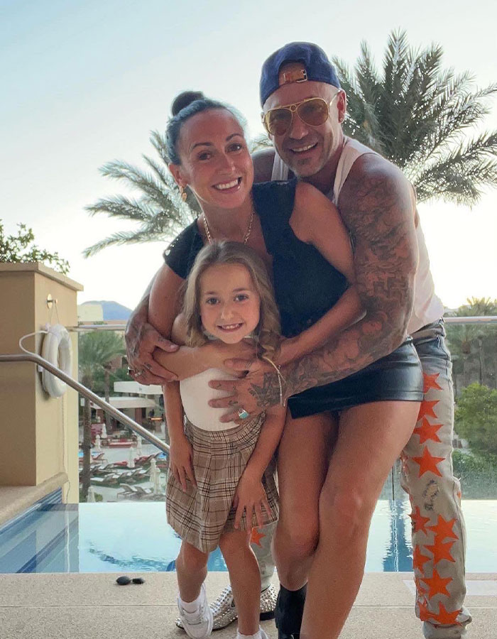 "Sick And Disturbing": Justin Bieber's Dad Slammed For Posting 6-Year-Old Daughter's Bikini Pics "Sick And Disturbing": Justin Bieber's Dad Slammed For Posting 6-Year-Old Daughter's Bikini Pics