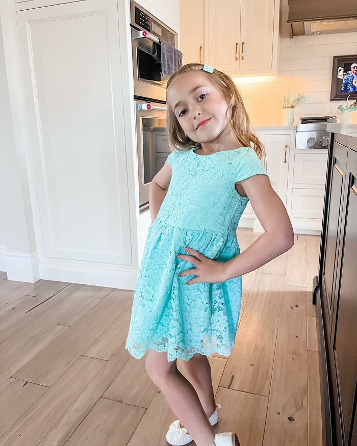 "Sick And Disturbing": Justin Bieber's Dad Slammed For Posting 6-Year-Old Daughter's Bikini Pics "Sick And Disturbing": Justin Bieber's Dad Slammed For Posting 6-Year-Old Daughter's Bikini Pics