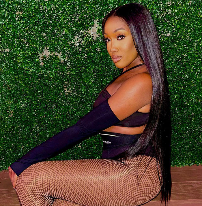 Aspiring Influencers Who Dreamed Of Being Famous Forced Into "Real Jobs" To Survive: "Exhausting" Aspiring Influencers Who Dreamed Of Being Famous Forced Into "Real Jobs" To Survive: "Exhausting"