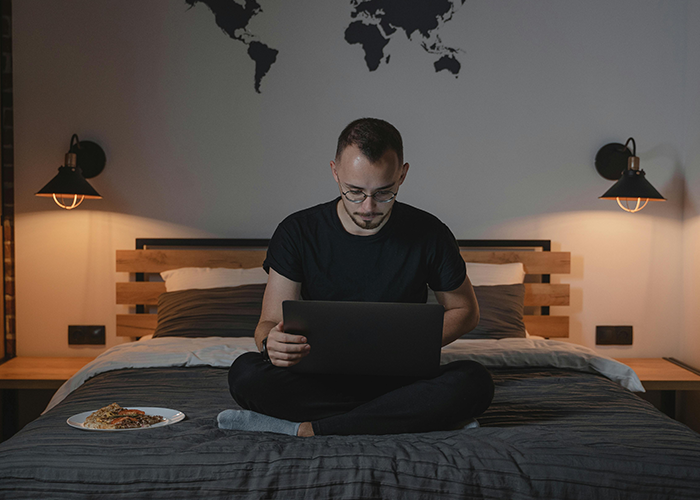 “My Dog Was Simply Sitting”: Worker Maliciously Complies With No-Dogs Home Office Policy “My Dog Was Simply Sitting”: Worker Maliciously Complies With No-Dogs Home Office Policy