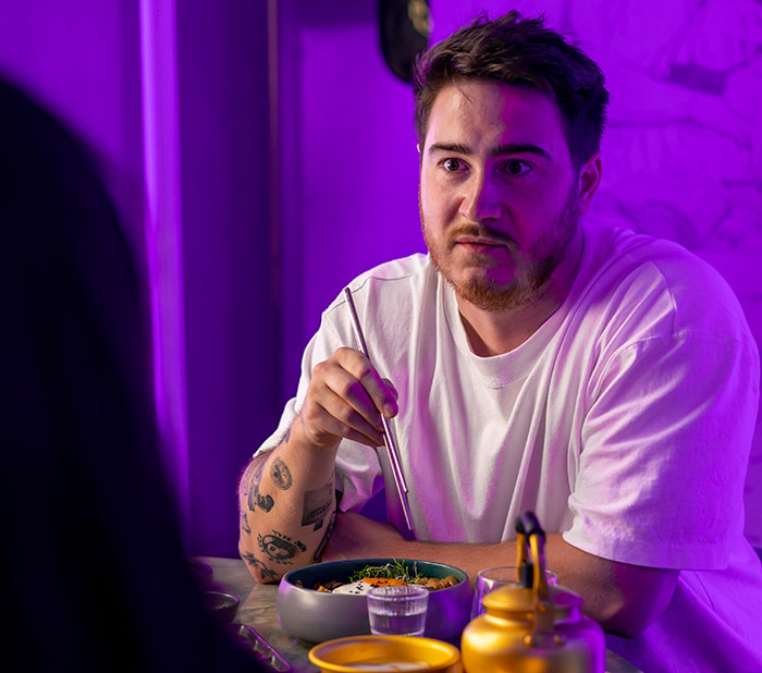 “She Seemed Embarrassed”: Man Walks Out From A Date, Asks If He Was A Jerk “She Seemed Embarrassed”: Man Walks Out From A Date, Asks If He Was A Jerk