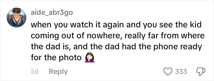 Dad’s Being Neglectful Towards Own Kid At Disneyland, Gets Unexpectedly Called Out By Mickey Mouse Dad’s Being Neglectful Towards Own Kid At Disneyland, Gets Unexpectedly Called Out By Mickey Mouse