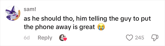 Dad’s Being Neglectful Towards Own Kid At Disneyland, Gets Unexpectedly Called Out By Mickey Mouse Dad’s Being Neglectful Towards Own Kid At Disneyland, Gets Unexpectedly Called Out By Mickey Mouse