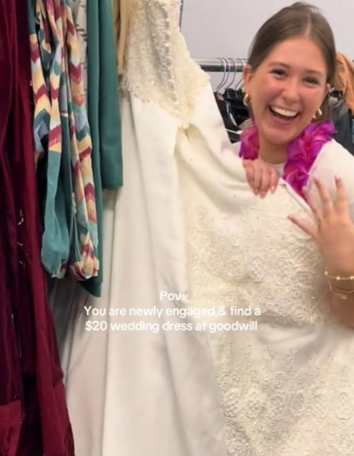 Bride-To-Be Stunned To Find “Perfect” Wedding Dress For $20 At Thrift Store Bride-To-Be Stunned To Find “Perfect” Wedding Dress For $20 At Thrift Store