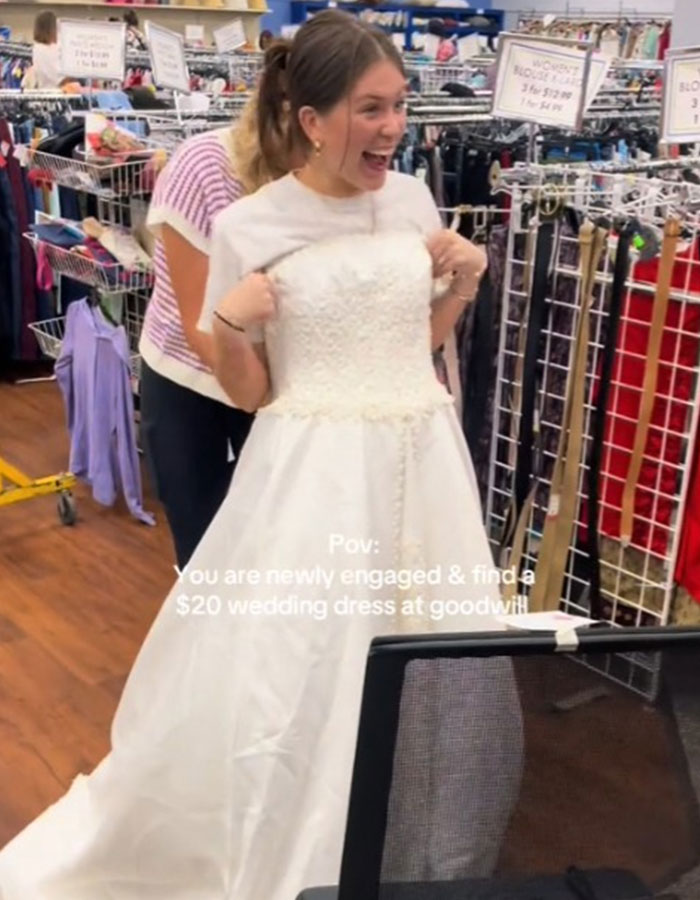 Bride-To-Be Stunned To Find “Perfect” Wedding Dress For $20 At Thrift Store Bride-To-Be Stunned To Find “Perfect” Wedding Dress For $20 At Thrift Store