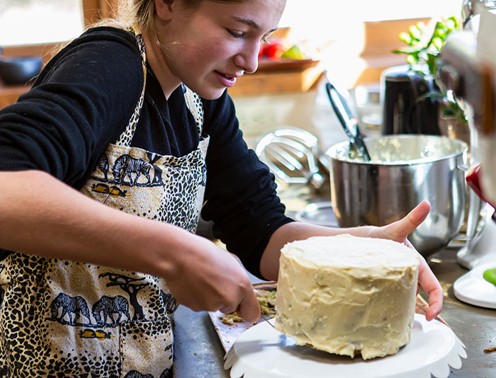 Hobby Baker Offers To Pay $250 Towards Cousin’s Wedding Cake As A Gift, Drama Ensues Hobby Baker Offers To Pay $250 Towards Cousin’s Wedding Cake As A Gift, Drama Ensues