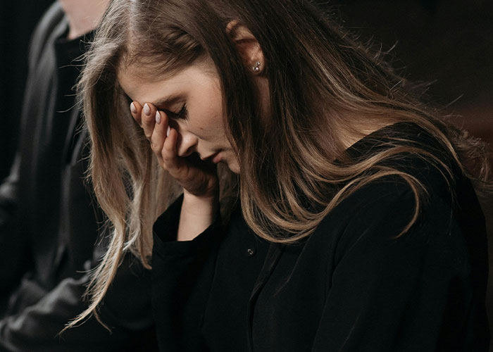 Woman Learns A Secret Parents Have Been Hiding For 28 Yrs, They Beg Her Not To Tell Her Siblings Woman Learns A Secret Parents Have Been Hiding For 28 Yrs, They Beg Her Not To Tell Her Siblings