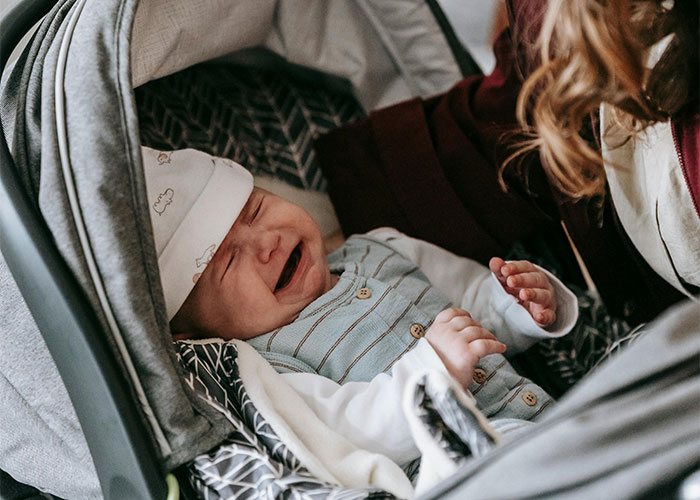 Woman Learns A Secret Parents Have Been Hiding For 28 Yrs, They Beg Her Not To Tell Her Siblings Woman Learns A Secret Parents Have Been Hiding For 28 Yrs, They Beg Her Not To Tell Her Siblings