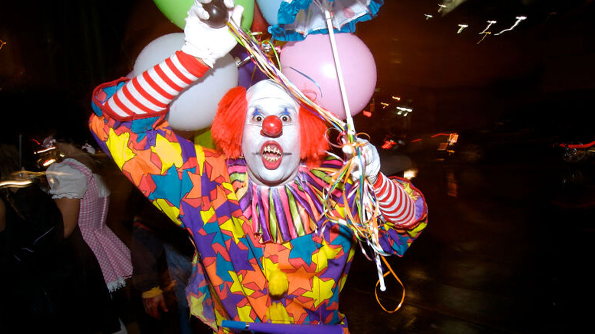 I Captured The Gritty Magic Of NYC’s Halloween And Turned It Into A 150-Page Photo Book (14 Pics)