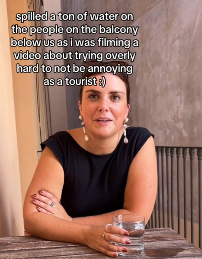 Woman’s Attempt To Film A Video About Not “Annoying” Locals As A Tourist Hilariously Backfires Woman’s Attempt To Film A Video About Not “Annoying” Locals As A Tourist Hilariously Backfires