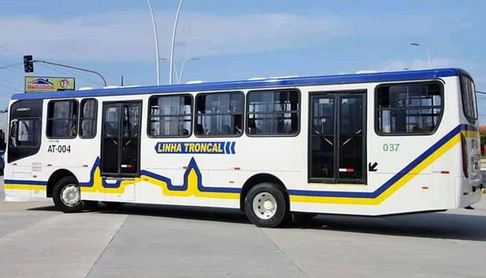 Woman Captured Fainting After Passenger’s Fart Allegedly Forces Mass Evacuation From Bus Woman Captured Fainting After Passenger’s Fart Allegedly Forces Mass Evacuation From Bus