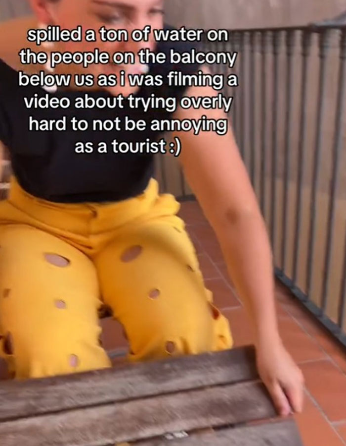 Woman’s Attempt To Film A Video About Not “Annoying” Locals As A Tourist Hilariously Backfires Woman’s Attempt To Film A Video About Not “Annoying” Locals As A Tourist Hilariously Backfires