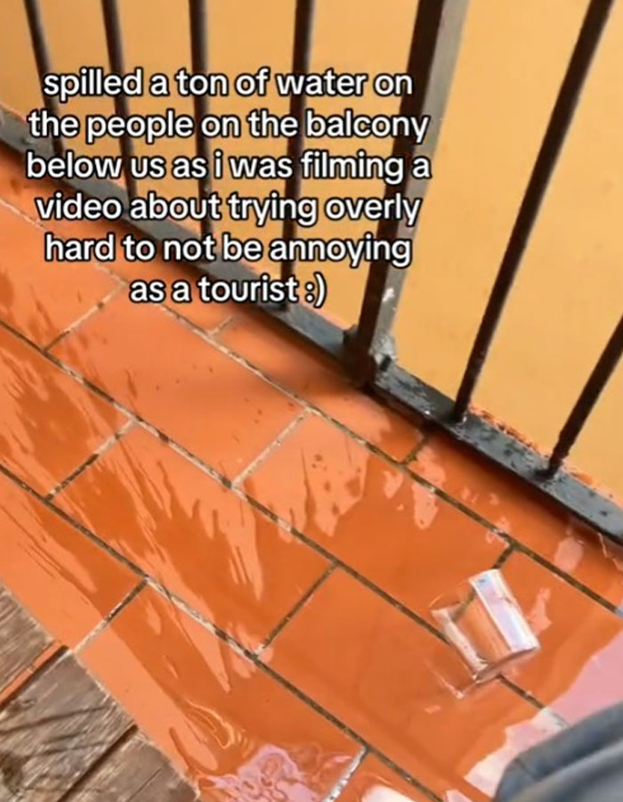 Woman’s Attempt To Film A Video About Not “Annoying” Locals As A Tourist Hilariously Backfires Woman’s Attempt To Film A Video About Not “Annoying” Locals As A Tourist Hilariously Backfires
