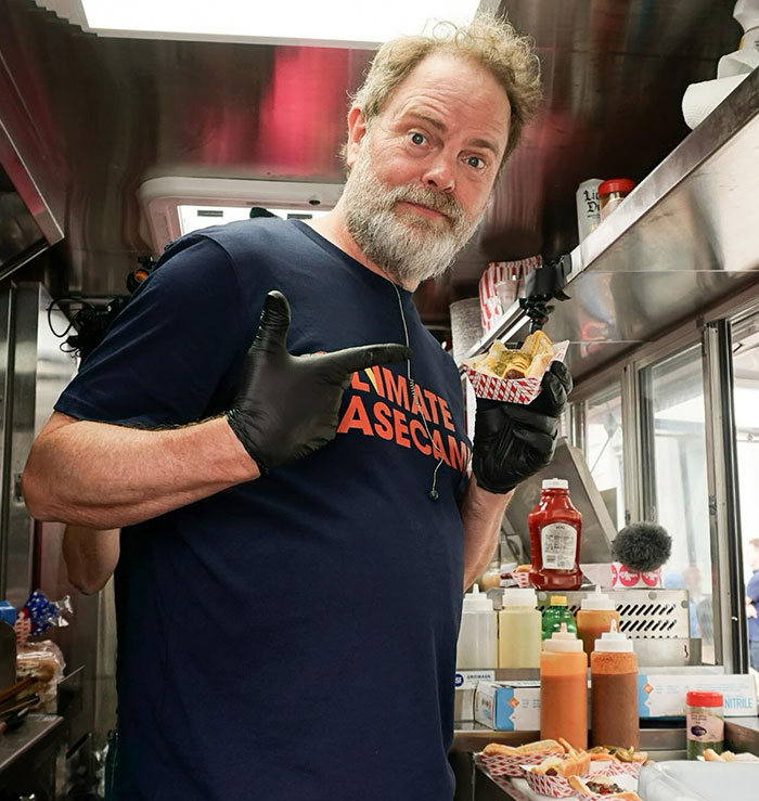 “Mean” Interaction Between Rainn Wilson And Influencer Visiting His Food Truck Goes Viral “Mean” Interaction Between Rainn Wilson And Influencer Visiting His Food Truck Goes Viral