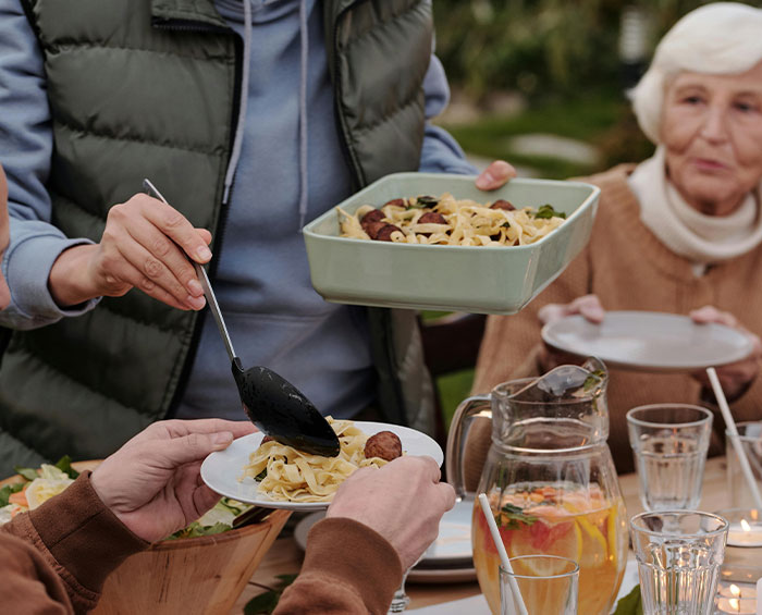 Militantly Vegan Man Tries To Ruin Possibly The Last Thanksgiving With The Whole Family Militantly Vegan Man Tries To Ruin Possibly The Last Thanksgiving With The Whole Family