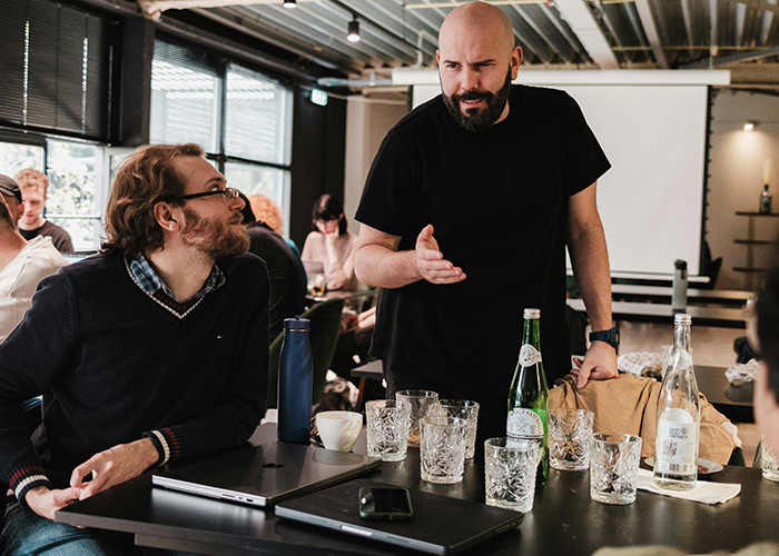 Arrogant Scientist Dismisses Lab Technician’s Warnings, Makes A Fool Of Himself Arrogant Scientist Dismisses Lab Technician’s Warnings, Makes A Fool Of Himself