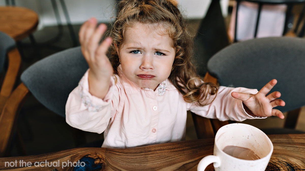 Kid Keeps Running And Screaming In A Restaurant, 21YO Tells Him To Stop, Mom Is Livid