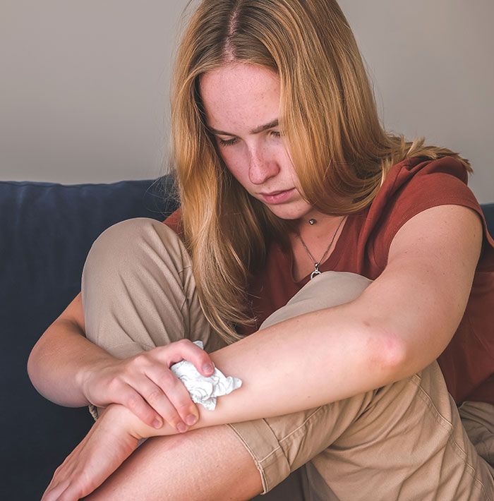 Woman Escapes Death By Minutes, Husband’s Behavior Makes Her Question Her Entire Marriage Woman Escapes Death By Minutes, Husband’s Behavior Makes Her Question Her Entire Marriage