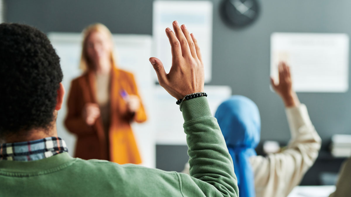 An 8th Grader Outsmarts Teacher, She Can’t Accept She’s Wrong Until Forced To Apologize